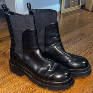 Dolce Vita Black Leather chunky Boots size 6.5 🖤
